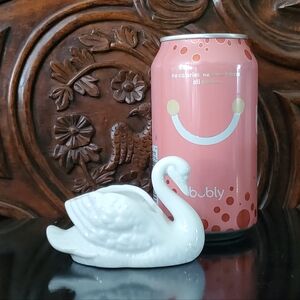 ONLY SOLD IN BUNDLE With Other Items  2 1/2" Tall Ceramic White Swan